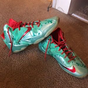 Lebron 11 Christmas ***rare***